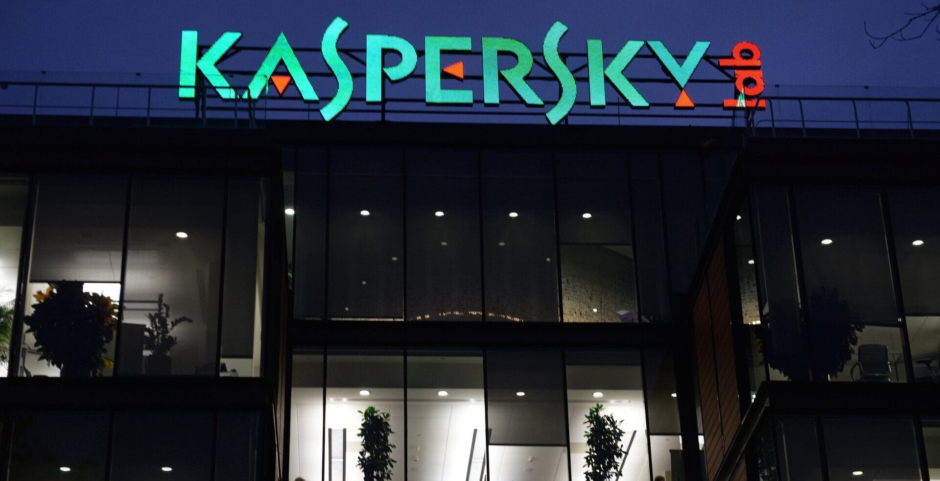 Московский аэропорт утверждает, что у него есть радарная система с искусственным интеллектом, способная помешать дронам, но разработчик говорит, что это не так.